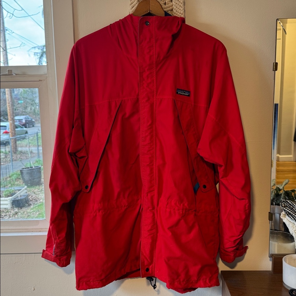 Vintage Patagonia 100% Nylon hooded Jacket Red Outer shell L water resistant